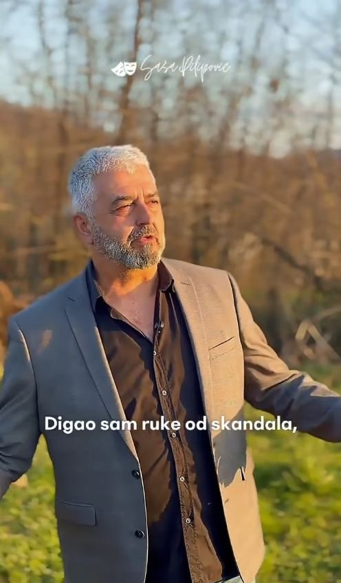 Saša Pilipović govori poeziju u eksterijeru